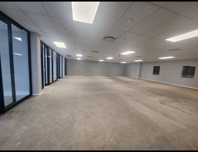 8,617M² FACTORY TO LET IN LONGMEADOW